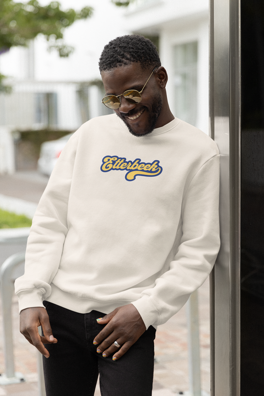 Sweatshirt Etterbeek Vibes ivoire, porté par un homme