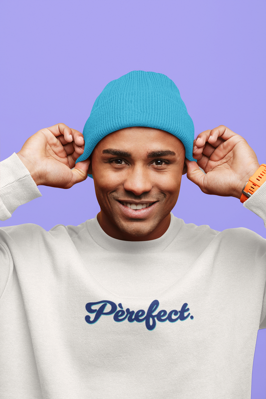 Sweatshirt Pèrefect ivoire, porté par un homme