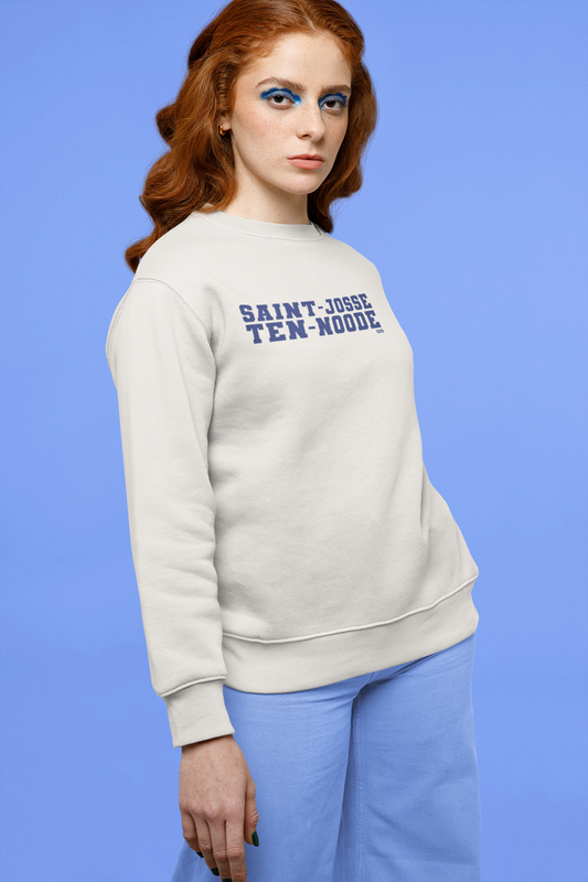 Sweatshirt Saint-Josse ivoire, porté par une femme