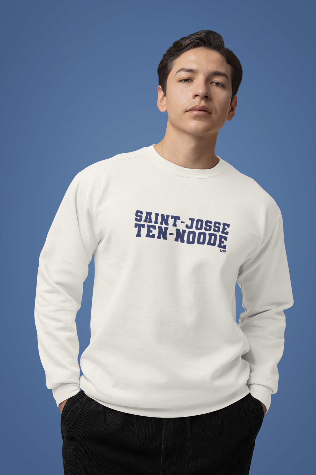 Sweatshirt Saint-Josse ivoire, porté par un homme