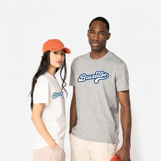 T-shirt Bruxelles blanc et gris, porté en couple