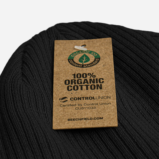 Bonnet côtelé Made in Charleroi noir, en gros plan