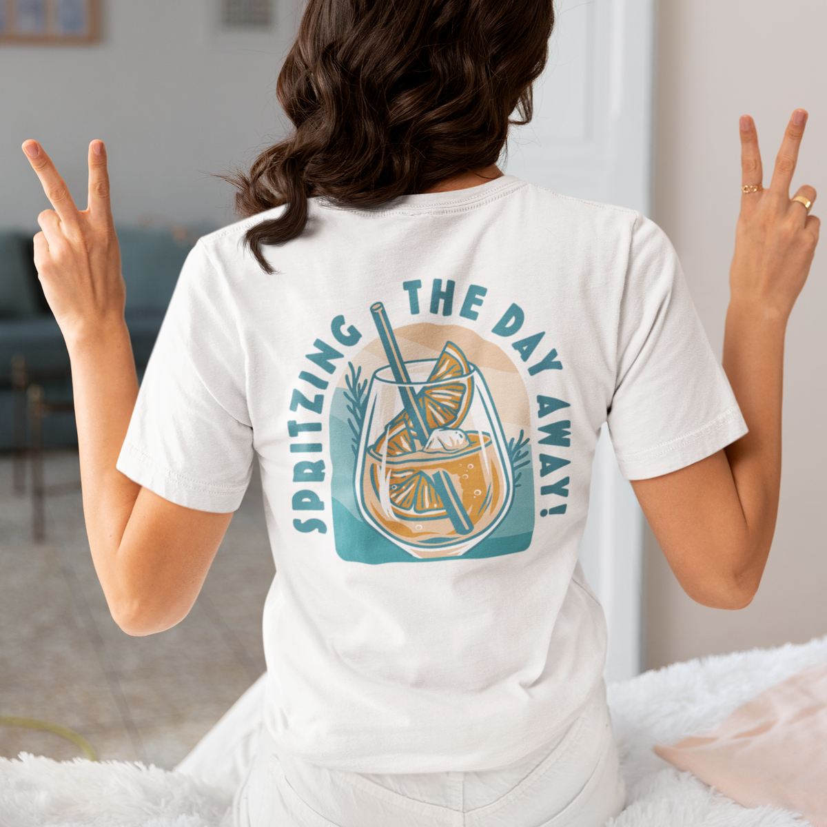 T-shirt Spritzing the day away, vue de dos
